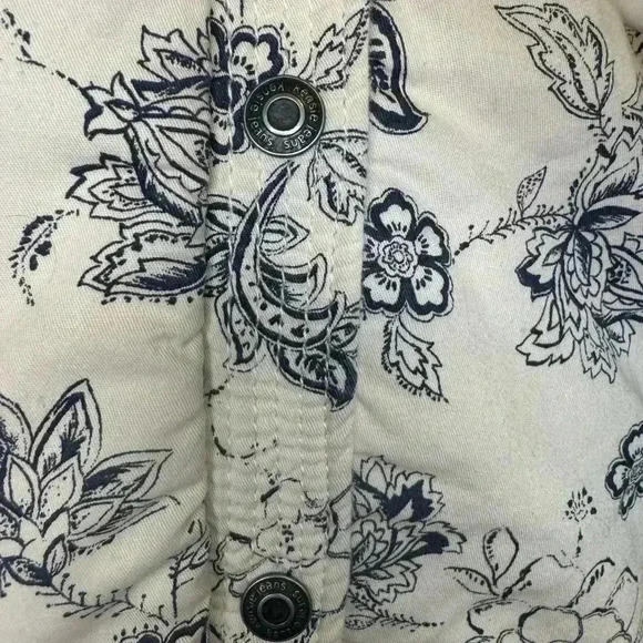 Kensie Jeans Quilted Jacket Women’s Floral Pattern, Button Up Snap Closure. - Picture 9 of 11